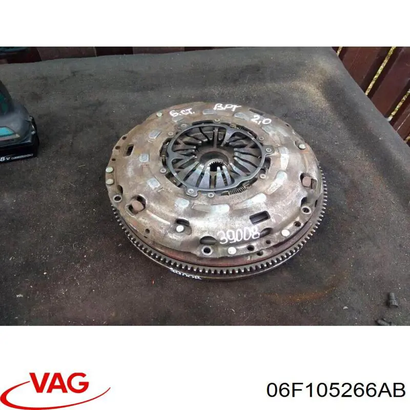 06F105266AB VAG маховик двигателя