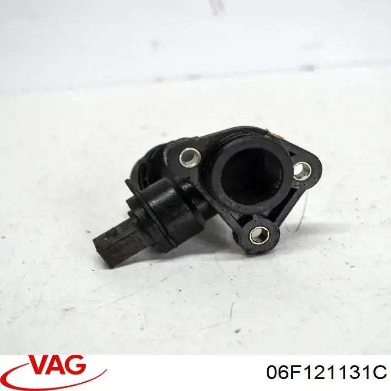 Фланец системы охлаждения 06F121131C VAG