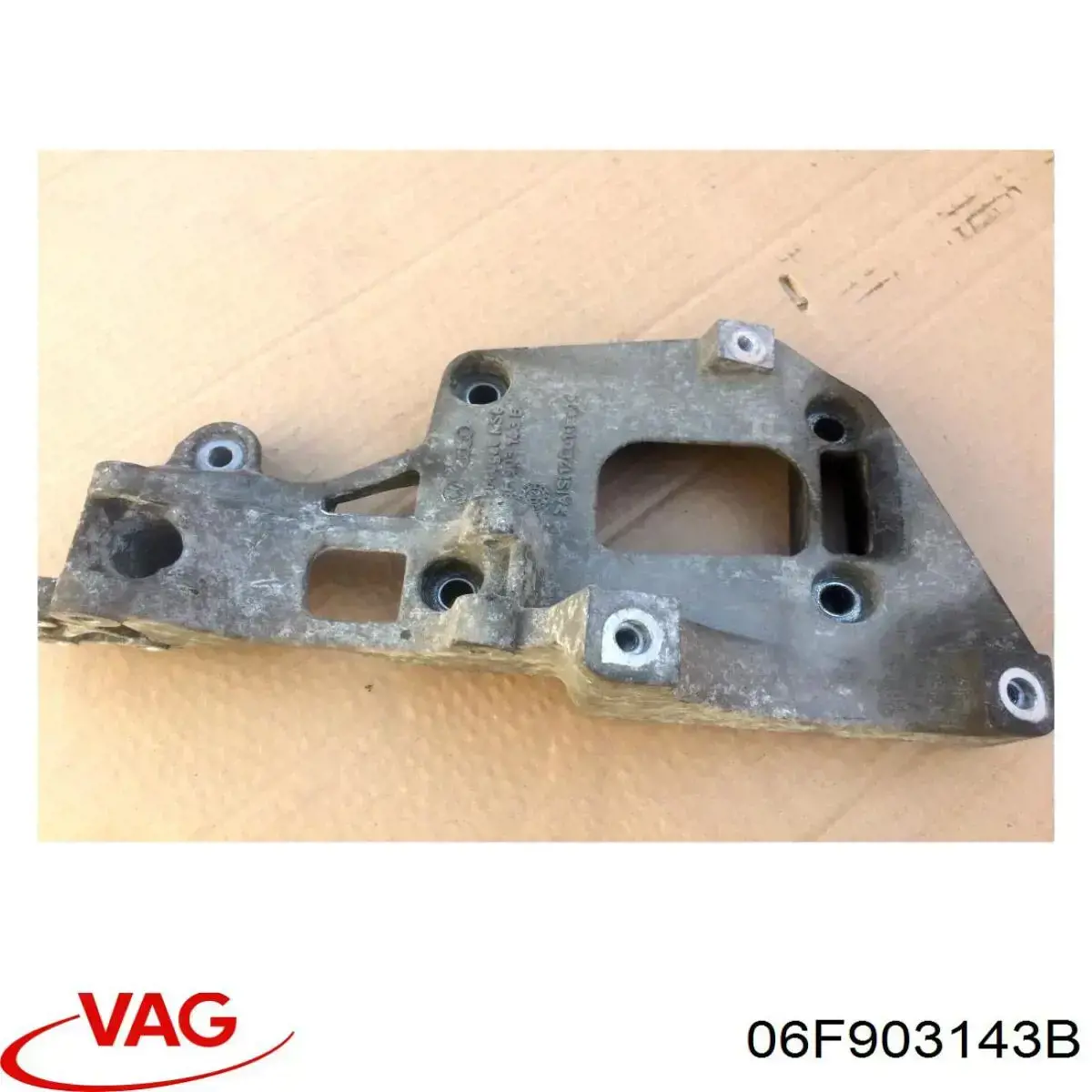 06F903143C VAG Кронштейн крепления генератора
