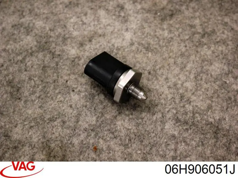 Датчик давления топлива 06H906051J VAG