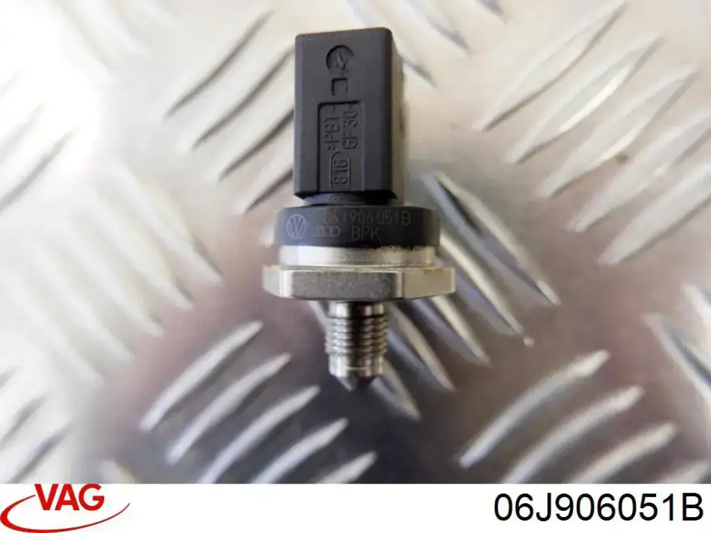 Купить 261545050 Bosch Датчик давления топлива