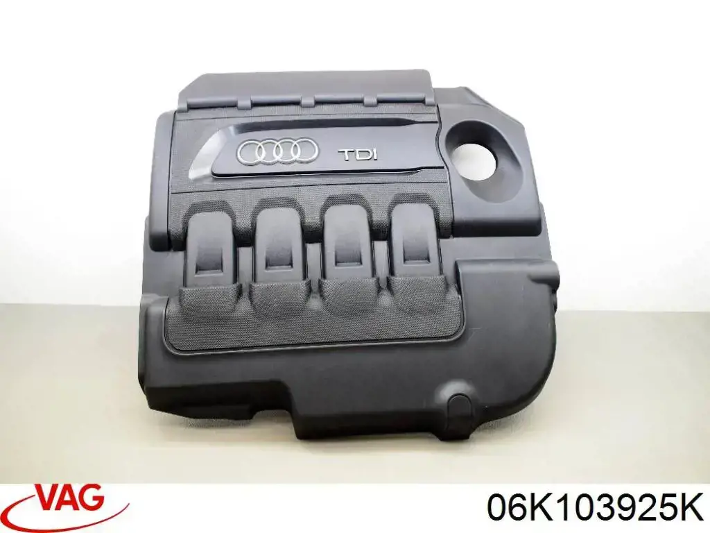 Крышка двигателя 06K103925K VAG