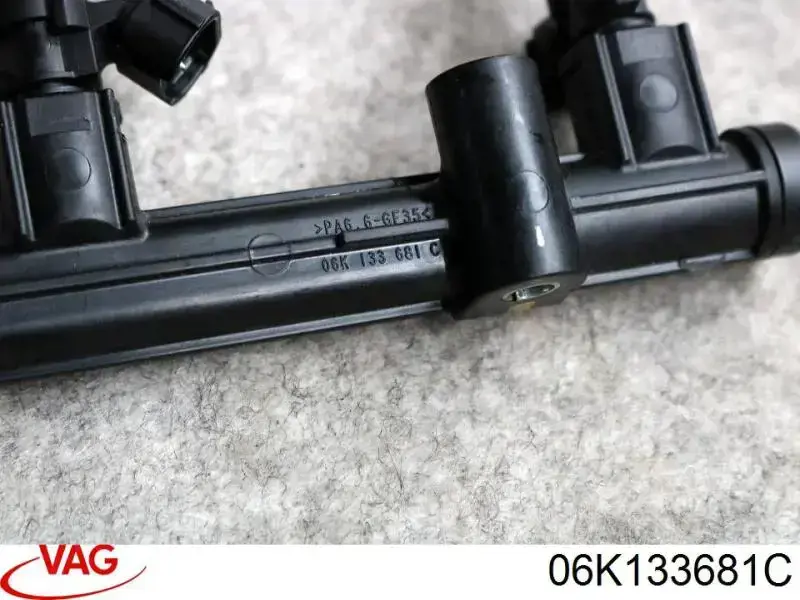 Рампа форсунок системы впрыска топлива VAG 06K133681C
