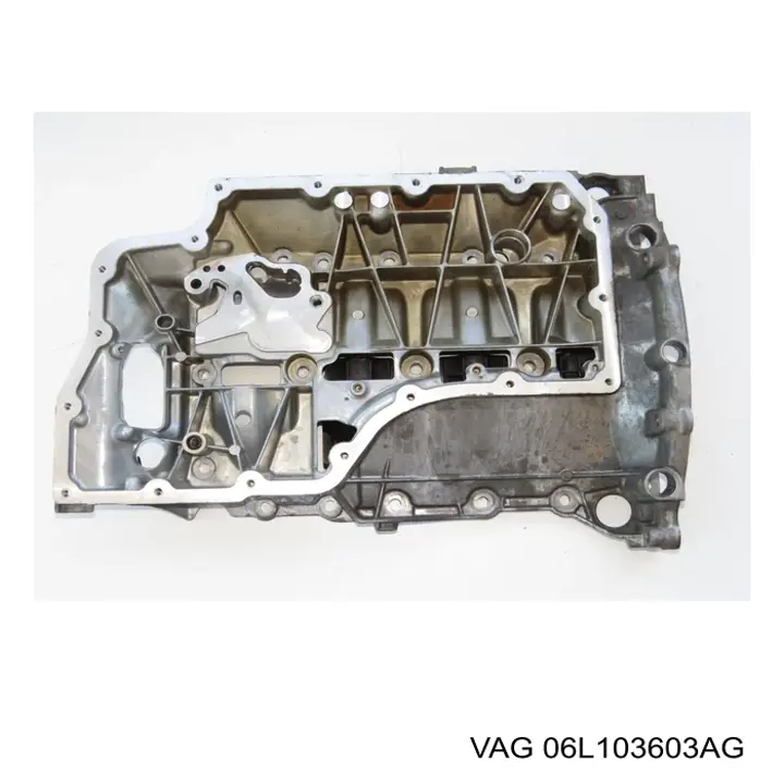 Поддон масляный картера двигателя, верхняя часть на Audi A6 4A2, C8