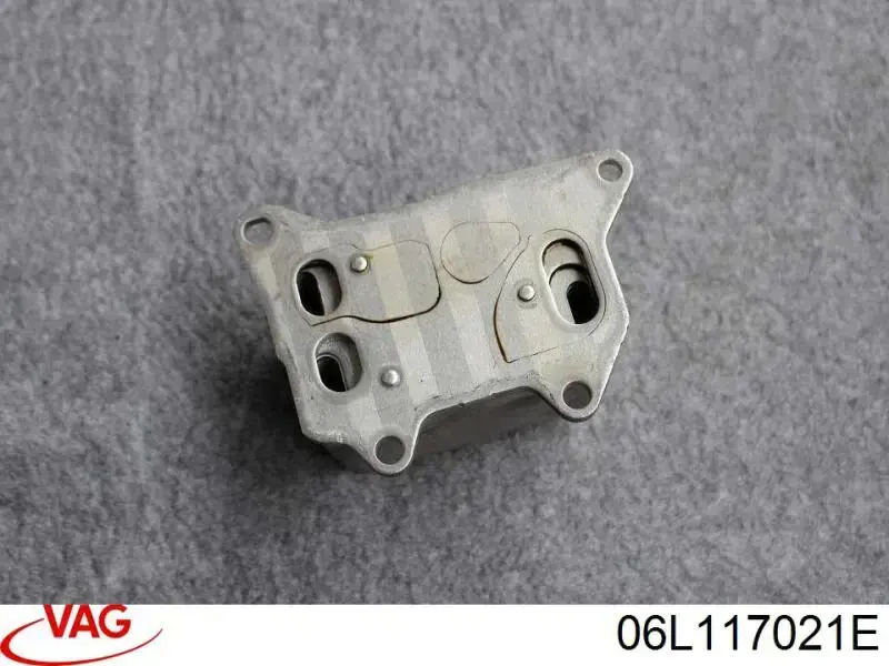 Радиатор масляный холодильник VAG 06L117021E