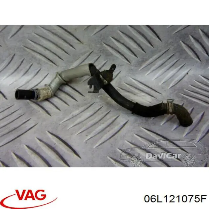 Патрубок системы охлаждения 06L121075F VAG