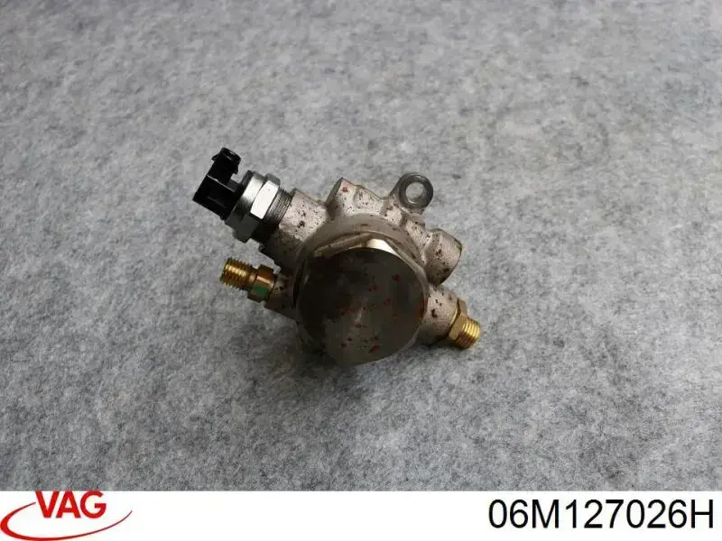 Насос топливный высокого давления Hitachi 06M127026H