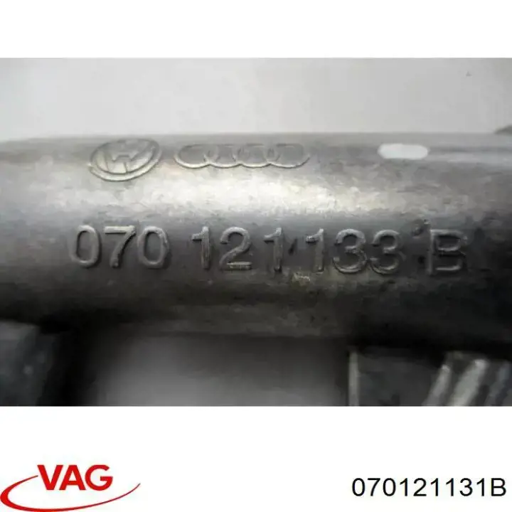 Фланец системы охлаждения V105860 VEMO/Vaico