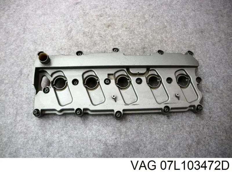 07L103472D VAG Крышка двигателя