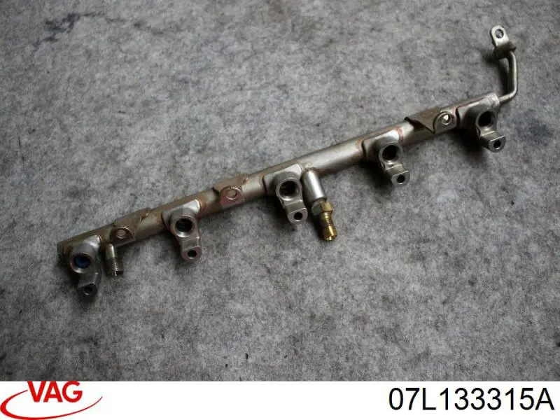 07L133315A VAG Топливная рампа