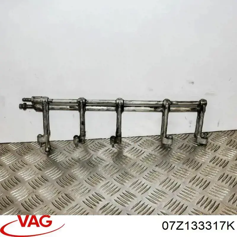 Распределитель топлива (рампа) правый VAG 07Z133317K цена, от 25.34 USD