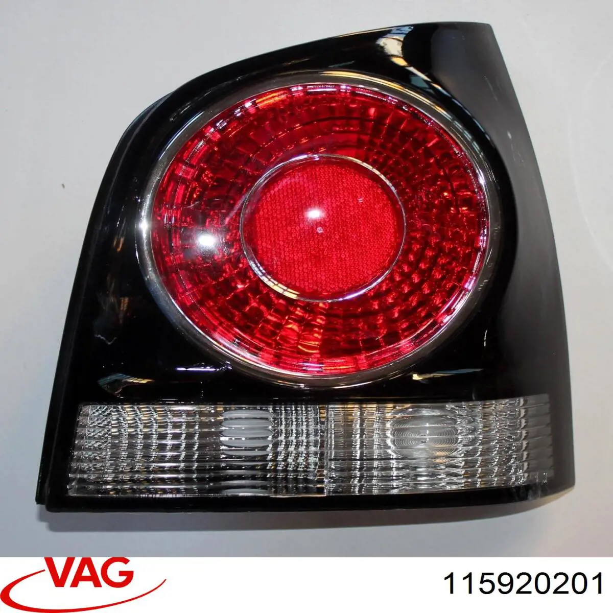 115920201 VAG Стекло фары левой