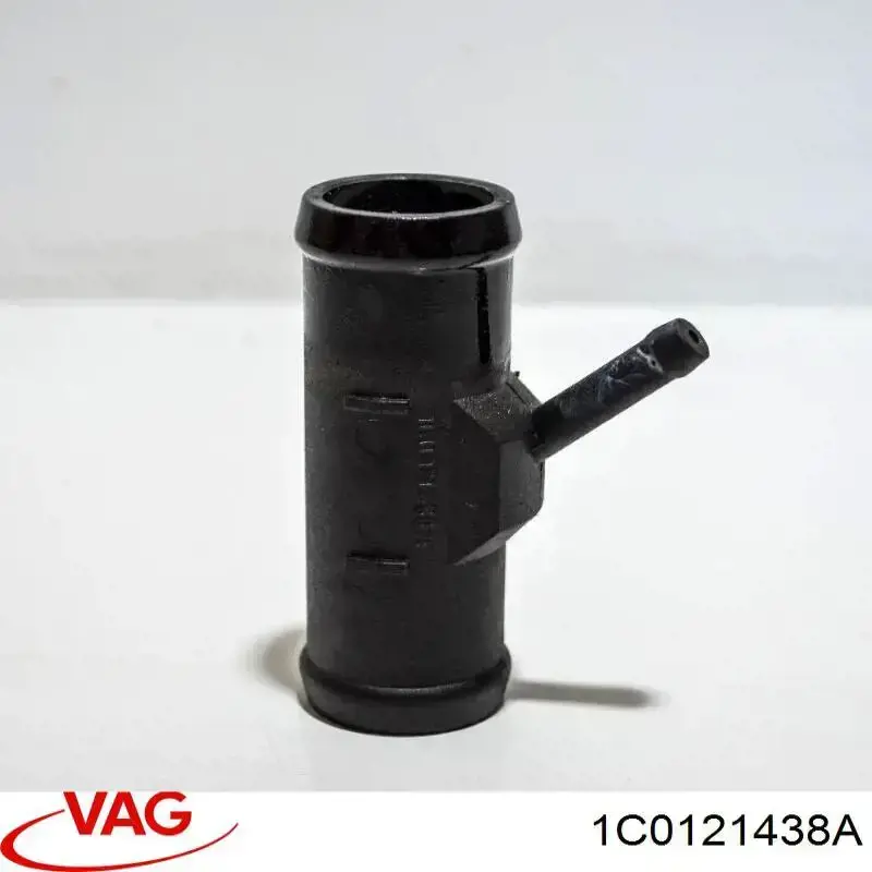 Патрубок системы охлаждения 1C0121438A VAG
