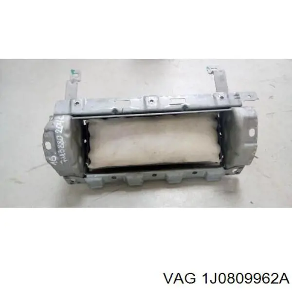 Купить 1J0809962A VAG Подкрылок передний правый