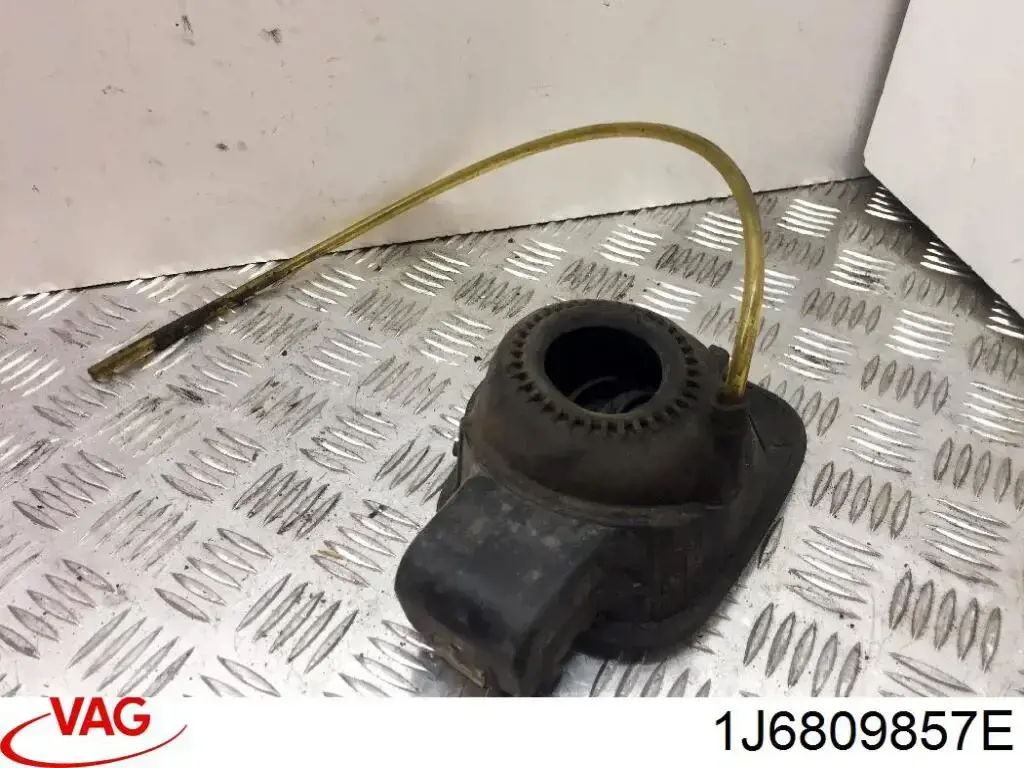 Лючок (дверца) бензобака VAG 1J6809857A цена, от 12.54 USD