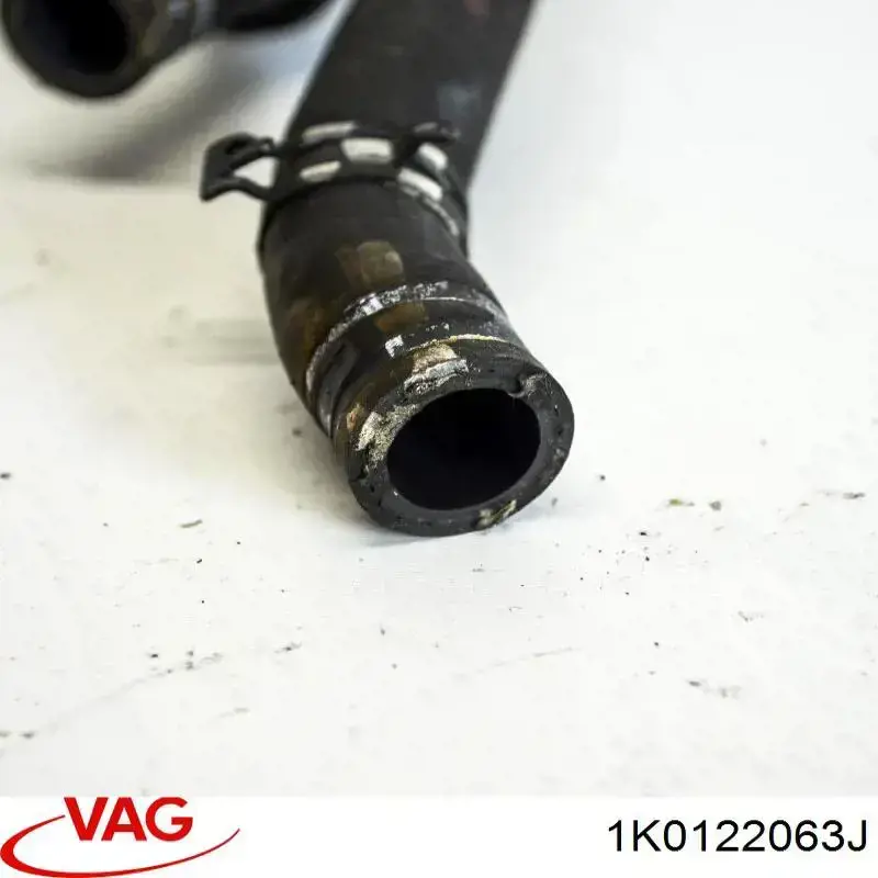 Патрубок системы охлаждения 1K0122063J VAG