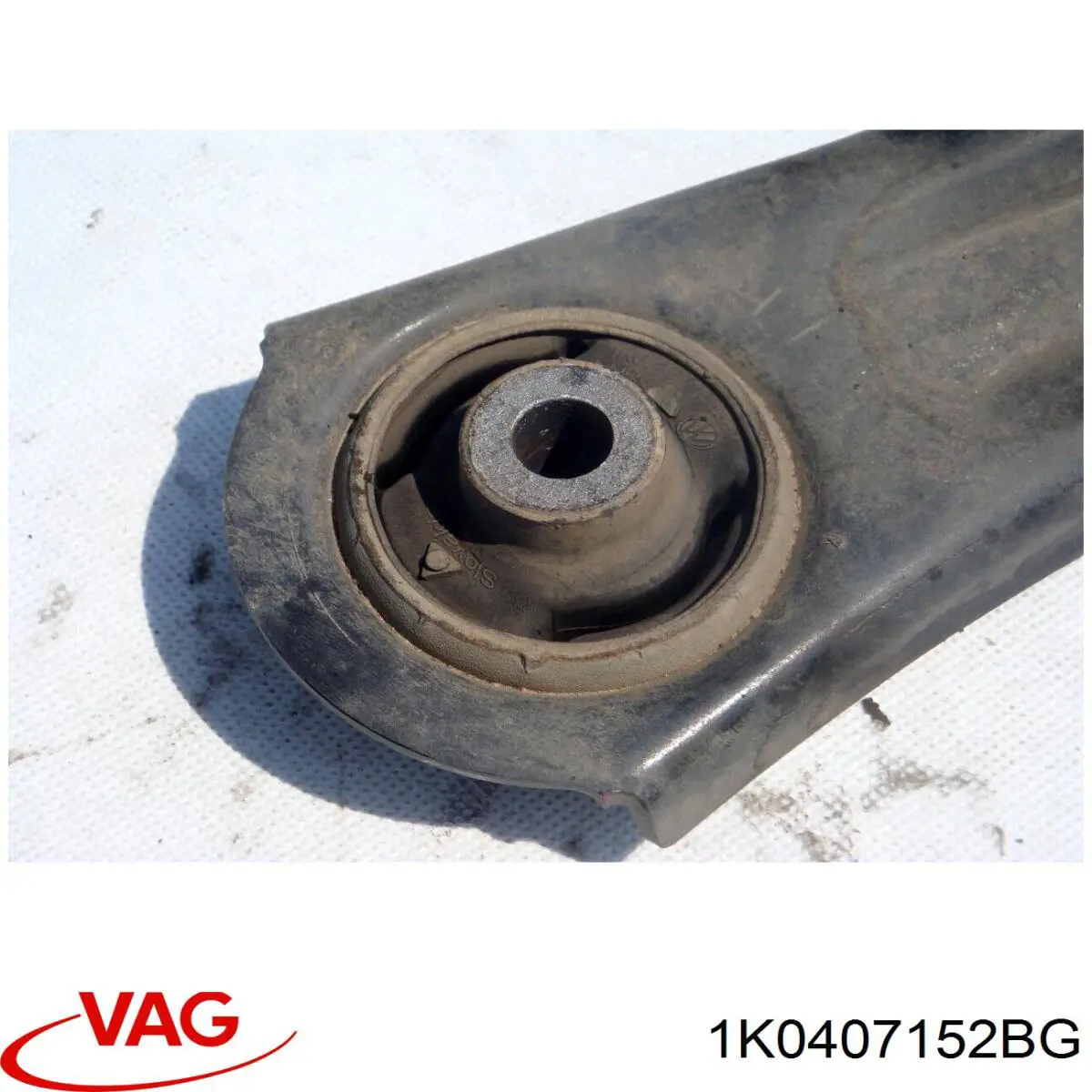 Нижний рычаг 1K0407152BG VAG