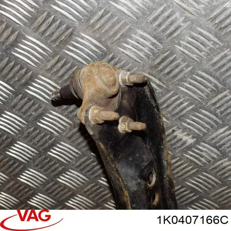 Нижний рычаг 1K0407166C VAG
