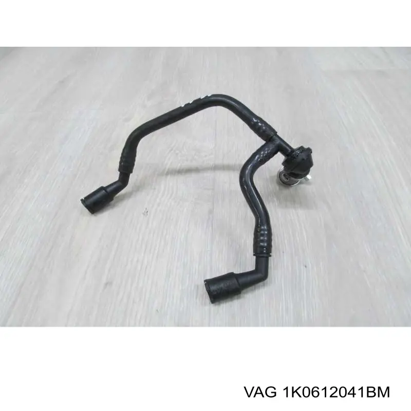 Шланг (патрубок) вакуумного насоса 1K0612041BM VAG
