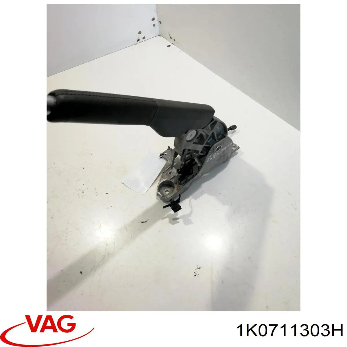 Рычаг ручного тормоза 1K0711303H VAG