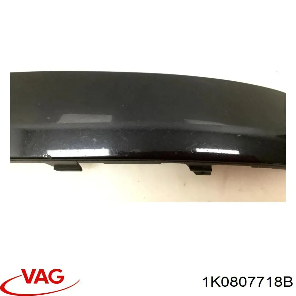 Молдинг бампера переднего правый VAG 1K0807718B