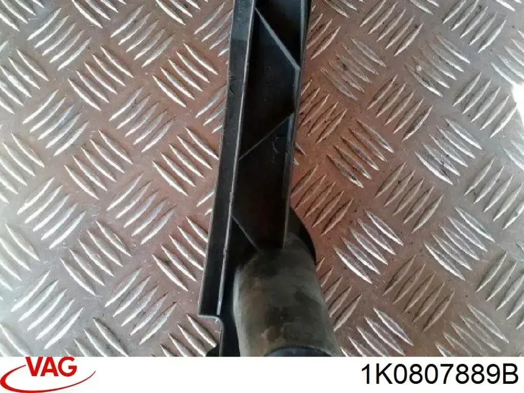 Кронштейн крепления бампера переднего левый VAG 1K0807889B цена, от 33.75 USD