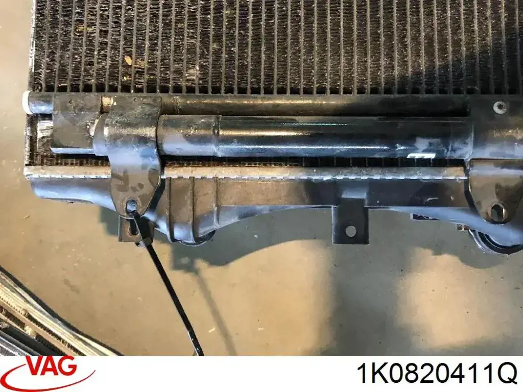 Радиатор кондиционера 1K0820411Q VAG