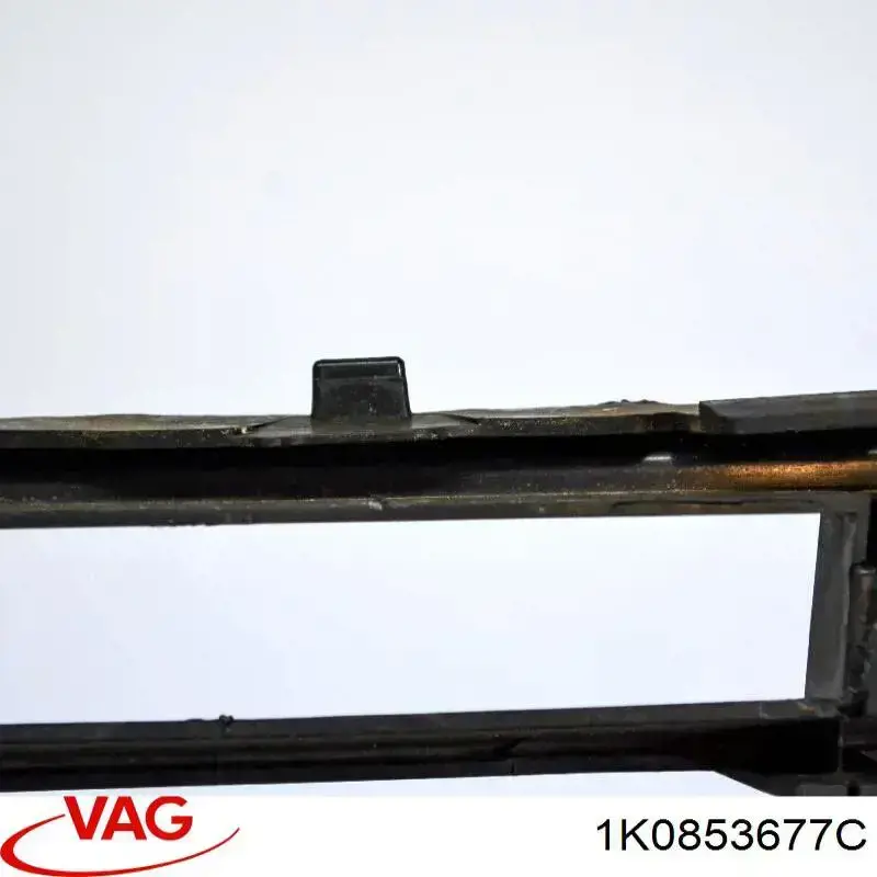Купить 1K0853677C VAG Решетка переднего бампера, центральная