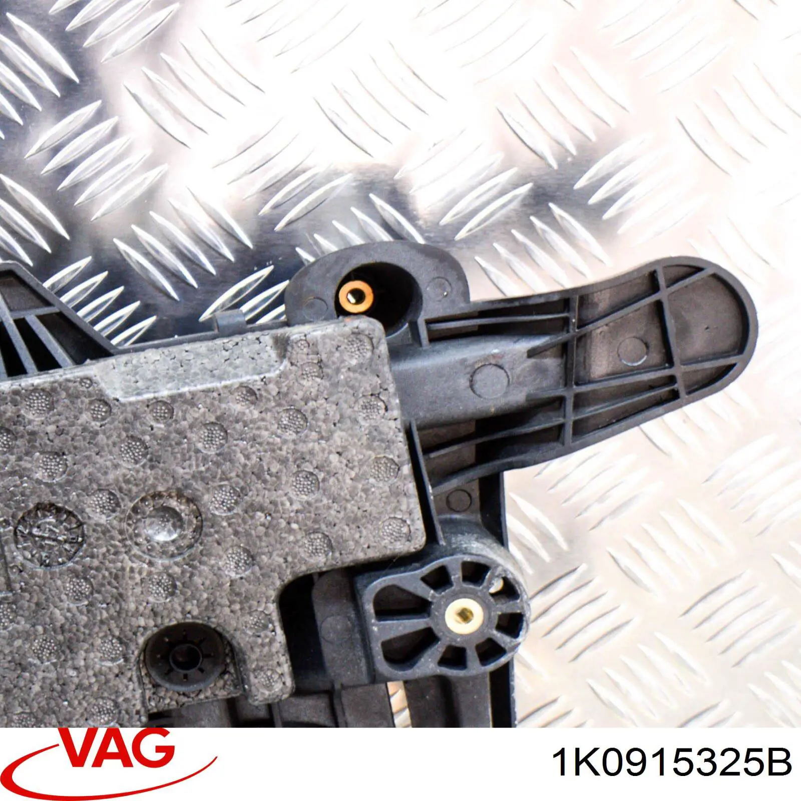 Полка под аккумулятор 1K0915325 VAG