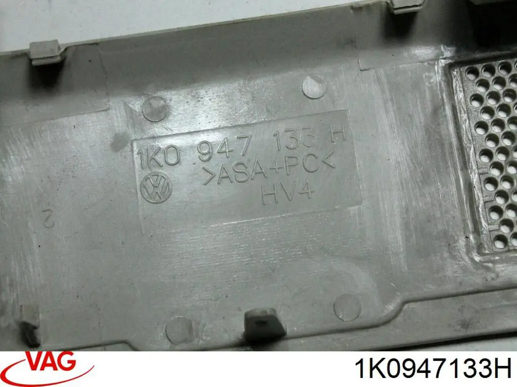 Плафоны внутреннего освещения VAG 1K0947133H цена, от 11.30 USD