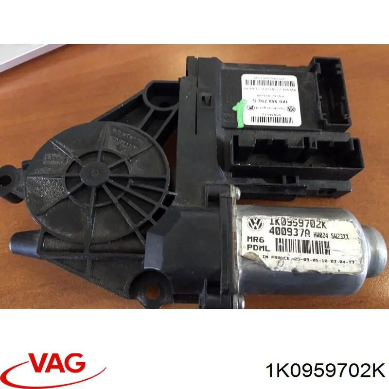 Мотор стеклоподъемника двери передней правой 1K0959702K VAG