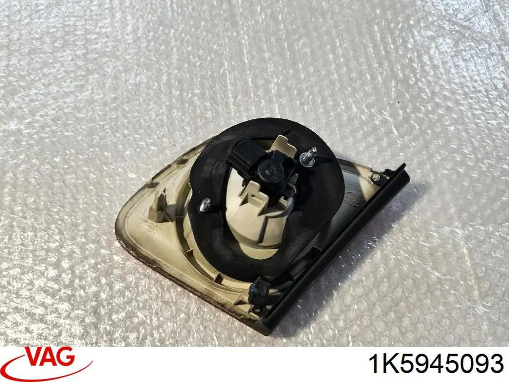Фонарь задний левый внутренний 1K5945093 VAG