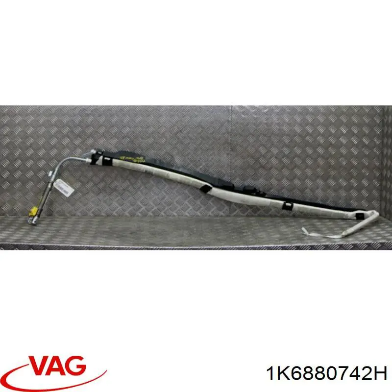 Шторка боковая правая VAG 1K6880742H цена, от 20.62 USD