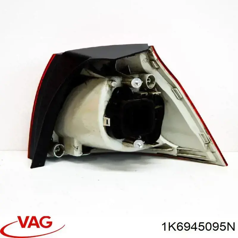 Задний левый внешний фонарь VAG 1K6945095P