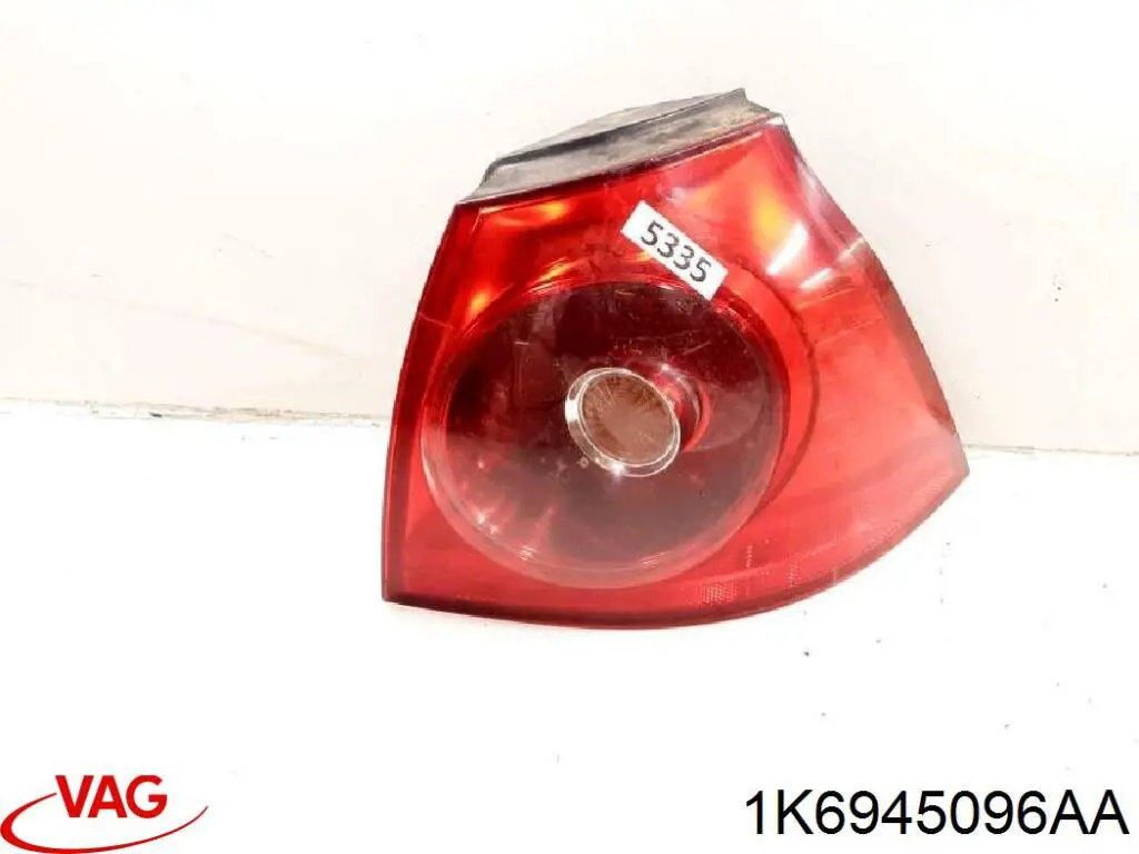1K6945096AA VAG Задний правый внешний фонарь