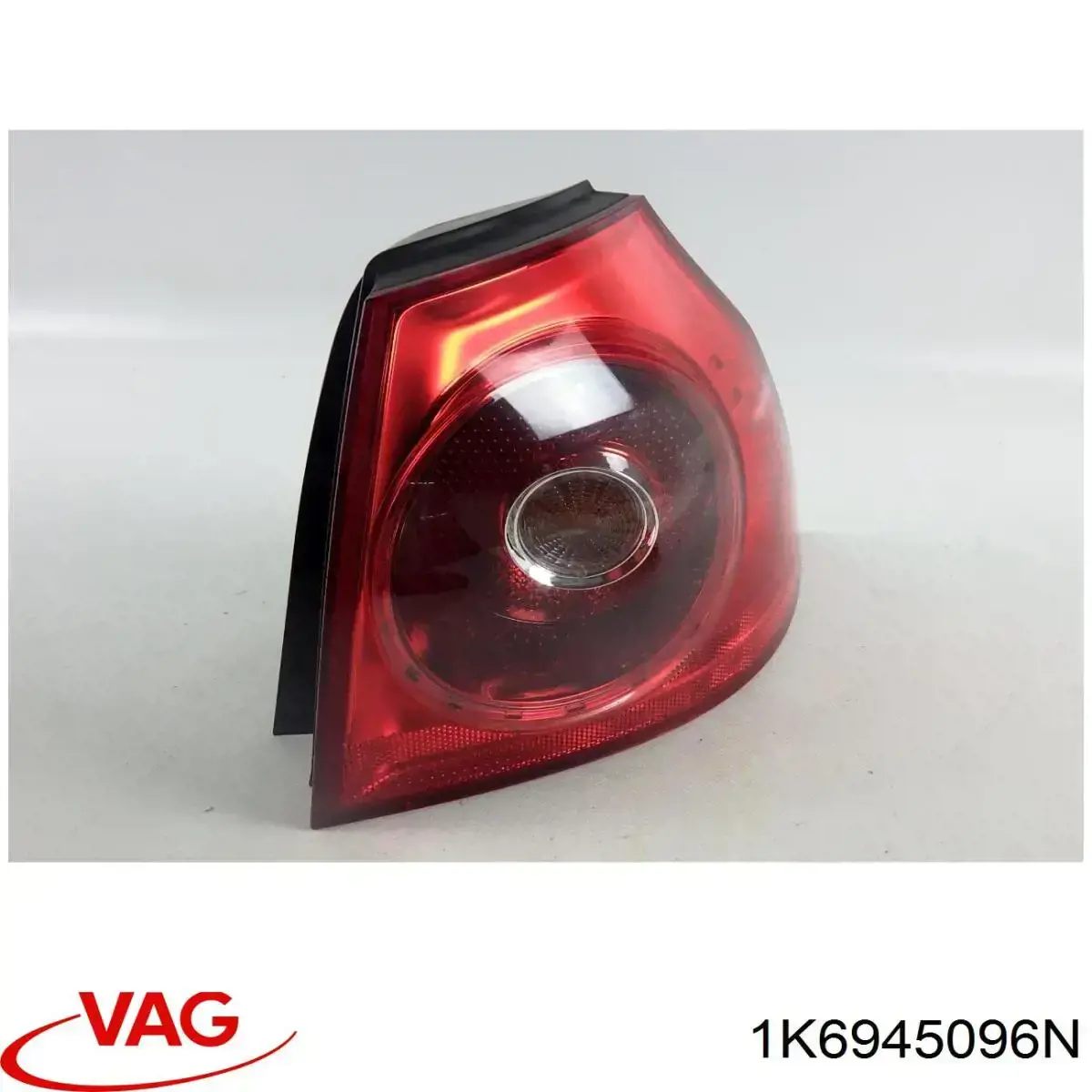 Фонарь задний правый внешний 1K6945096N VAG