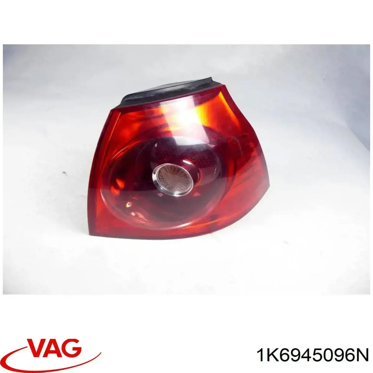 Фара задняя правая внешняя VAG 1K6945096N цена, от 31.67 USD