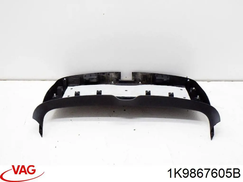 Пластик пятой двери VAG 1K9867605B цена, от 31.67 USD