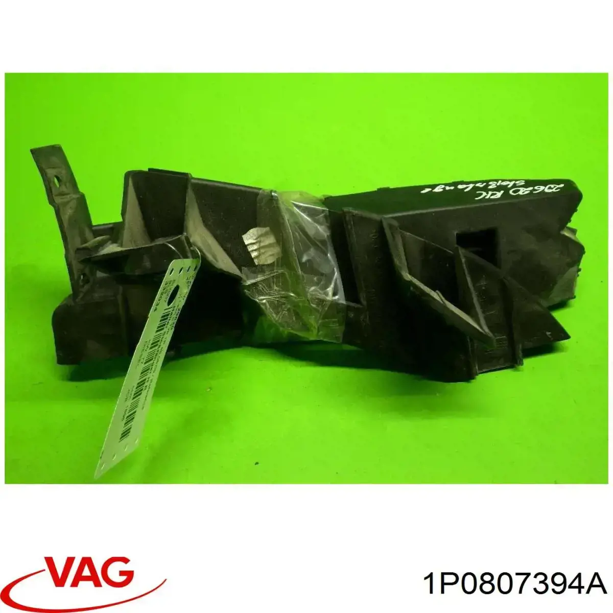 Направляющая заднего бампера правая VAG 1P0807394 цена, от 16.17 USD