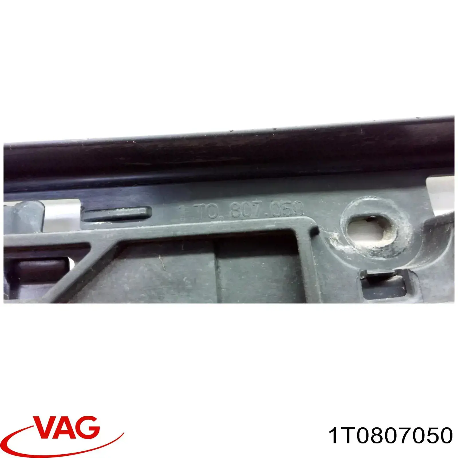 Кронштейн бампера переднего внешний правый VAG 1T0807050 цена, от 8.18 USD