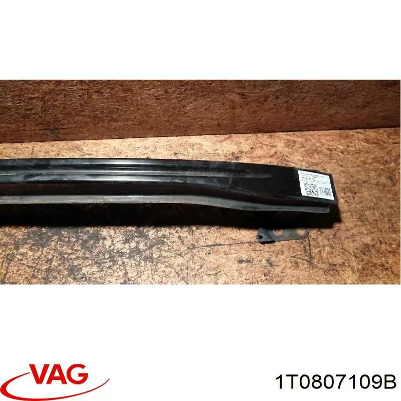 Reforçador do pára-choque dianteiro VAG 1T0807109B