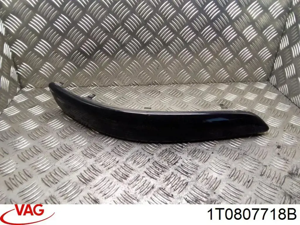 Купить 1T0807718B VAG Молдинг бампера переднего правый