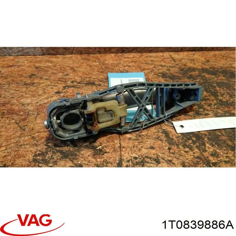 Купить 1T0839886A VAG Держатель наружной ручки двери задней правой