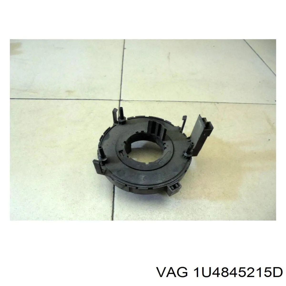 Стекло-форточка двери задней левой 1U4845215D VAG
