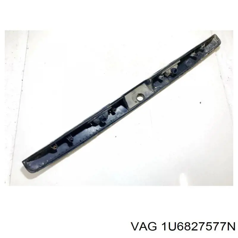 1U6827577N VAG Молдинг крышки багажника