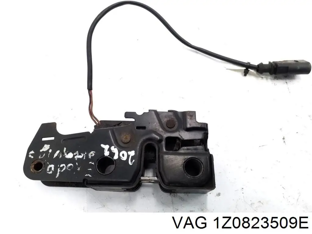 Замок капота VAG 1Z0823509E цена, от 10.65 USD