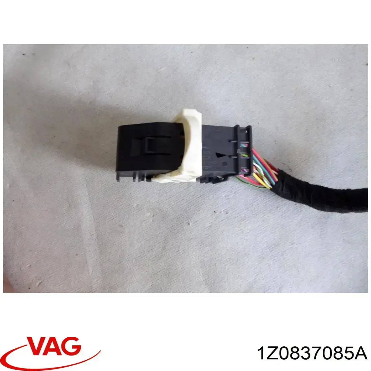 Трос/тяга открывания замка двери передней VAG 1Z0837085A