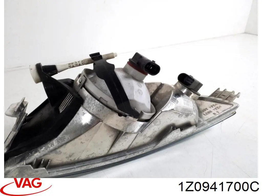 Фара противотуманная, правая VAG 1Z0941700C цена, от 39.13 USD
