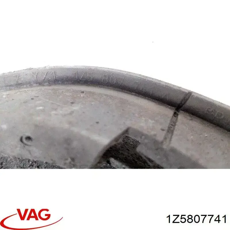 Купить 88070879002 Diamond/DPA Заглушка бампера буксировочного крюка задняя