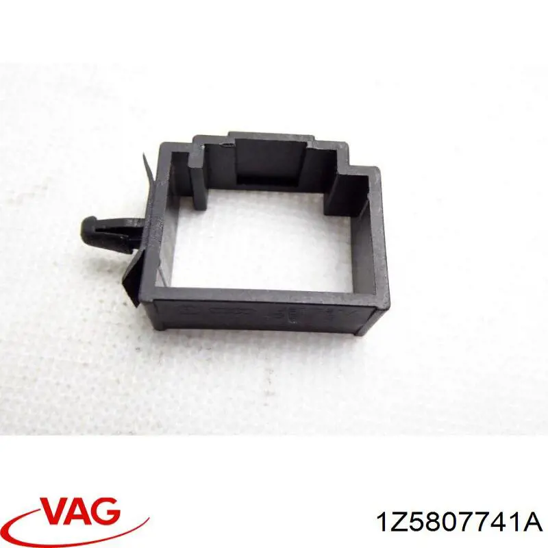 VAG 1Z5807741A